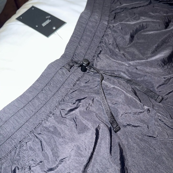 Fabletics Woven Crinkle Pant sz L NEW! - Picture 6 of 12